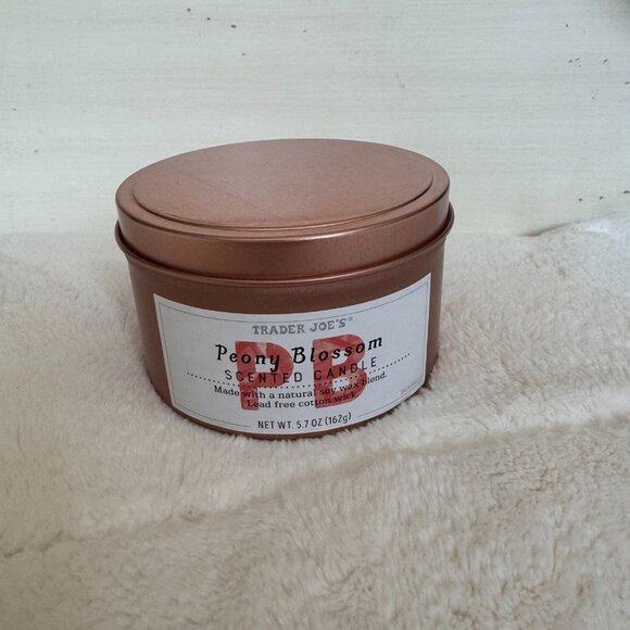 NWT, Trader Joe's Soy Wax Blend Peony Blossom Scented Candle, 5.7 Ounces - Picture 2 of 6